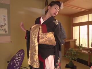 Trentenaire prend vers le bas son kimono pour une grand bite: gratuit hd xxx film 9f
